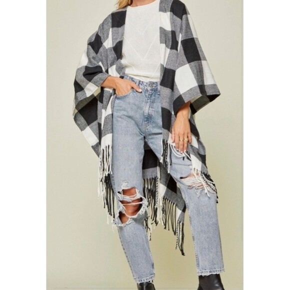 Andree By Unit Jackets & Blazers - Andre by Unit Black White Checked Poncho One Size Fringe Acrylic Wrap Shawl
